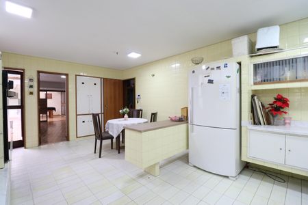 Casa à venda com 521m², 6 quartos e 6 vagasCozinha