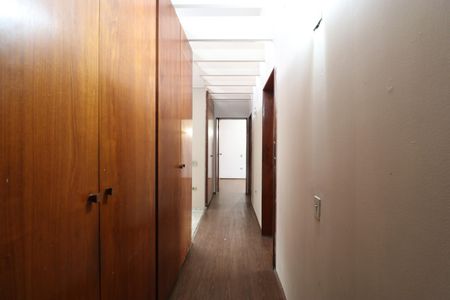 Casa à venda com 521m², 6 quartos e 6 vagasCorredor