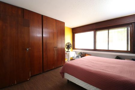 Casa à venda com 521m², 6 quartos e 6 vagasQuarto 2