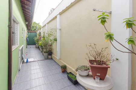 Casa à venda com 150m², 2 quartos e 2 vagas Casa à venda com 150m², 2 quartos e 2 vagasCorredor Lateral