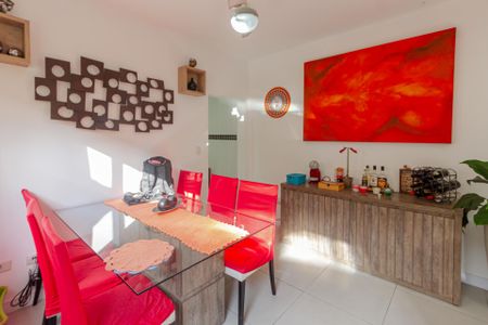 Casa à venda com 150m², 2 quartos e 2 vagas Casa à venda com 150m², 2 quartos e 2 vagasSala