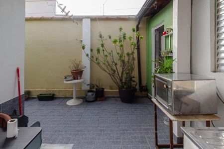 Casa à venda com 150m², 2 quartos e 2 vagas Casa à venda com 150m², 2 quartos e 2 vagasQuintal