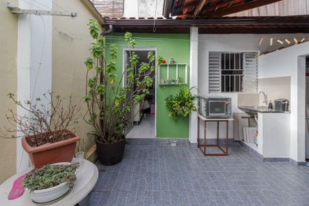 Casa à venda com 150m², 2 quartos e 2 vagas Casa à venda com 150m², 2 quartos e 2 vagasQuintal