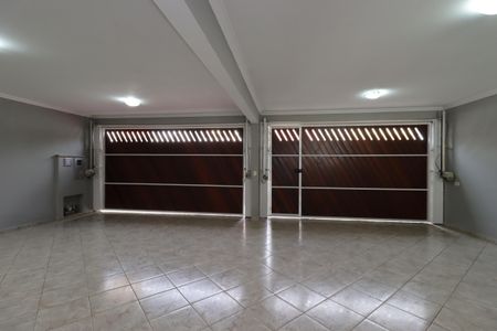 Casa à venda com 311m², 4 quartos e 4 vagasGaragem