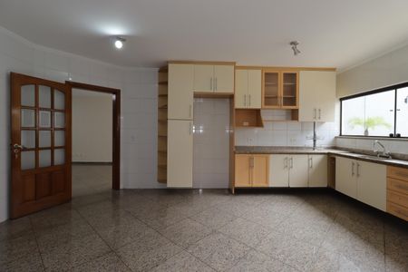 Casa à venda com 311m², 4 quartos e 4 vagasCozinha