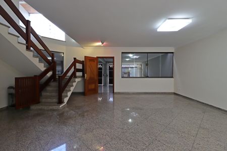 Casa à venda com 311m², 4 quartos e 4 vagasSala