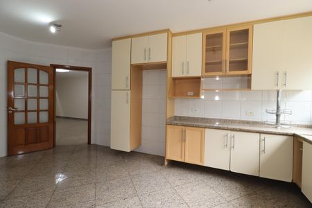 Casa à venda com 311m², 4 quartos e 4 vagasCozinha