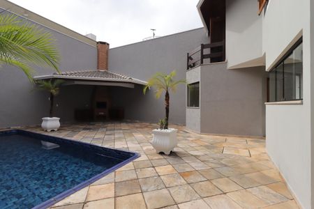 Casa à venda com 311m², 4 quartos e 4 vagasPiscina