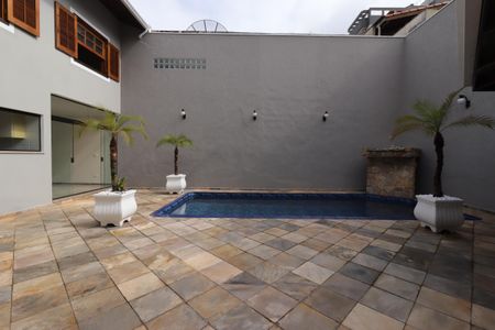Casa à venda com 311m², 4 quartos e 4 vagasPiscina