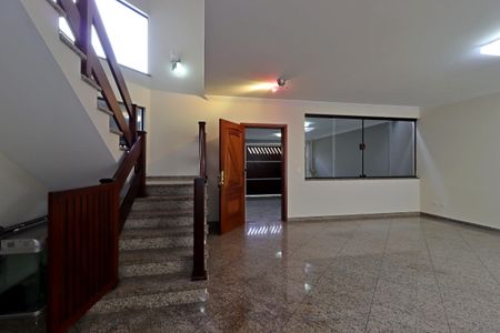 Casa à venda com 311m², 4 quartos e 4 vagasSala