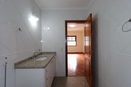 Casa à venda com 311m², 4 quartos e 4 vagasBanheiro da Suíte 1