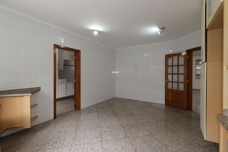 Casa à venda com 311m², 4 quartos e 4 vagasCozinha