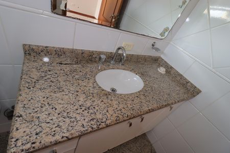 Casa à venda com 311m², 4 quartos e 4 vagasBanheiro da Suíte 2