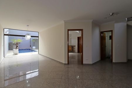 Casa à venda com 311m², 4 quartos e 4 vagasSala