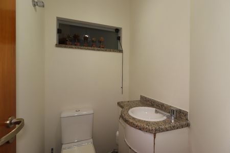 Casa à venda com 311m², 4 quartos e 4 vagasLavabo