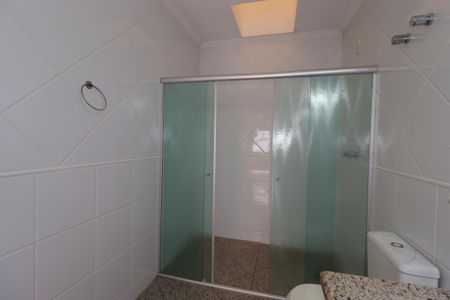 Casa à venda com 311m², 4 quartos e 4 vagasBanheiro da Suíte 1