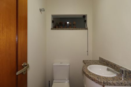 Casa à venda com 311m², 4 quartos e 4 vagasLavabo