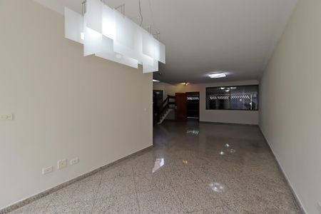 Casa à venda com 311m², 4 quartos e 4 vagasSala