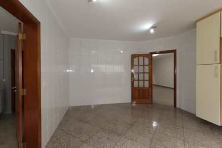 Casa à venda com 311m², 4 quartos e 4 vagasCozinha