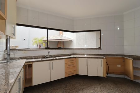 Casa à venda com 311m², 4 quartos e 4 vagasCozinha