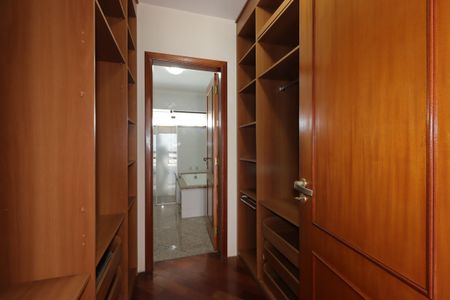 Casa à venda com 311m², 4 quartos e 4 vagasCloset da Suíte 3