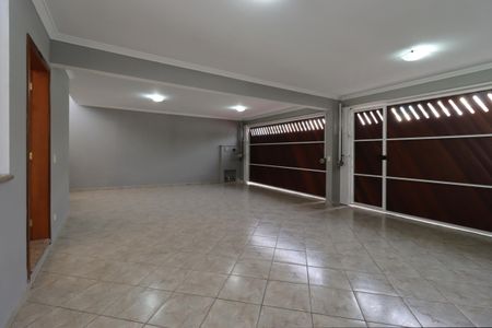 Casa à venda com 311m², 4 quartos e 4 vagasGaragem