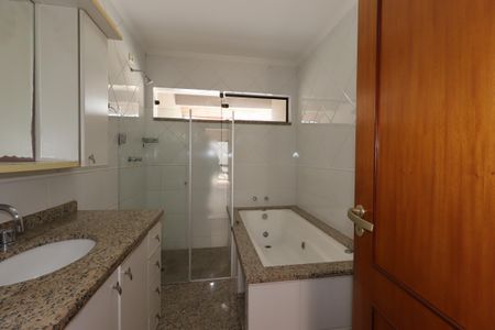Casa à venda com 311m², 4 quartos e 4 vagasBanheiro da Suíte 3