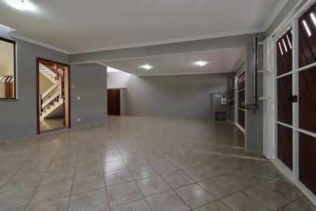 Casa à venda com 311m², 4 quartos e 4 vagasGaragem