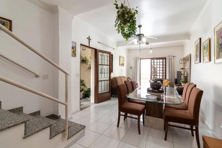 Casa à venda com 142m², 4 quartos e 3 vagasSala 