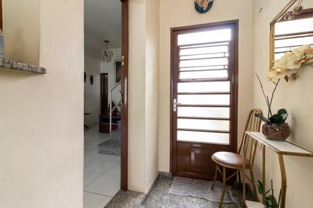 Casa à venda com 142m², 4 quartos e 3 vagasCorredor Lateral - Entrada