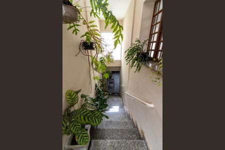 Casa à venda com 142m², 4 quartos e 3 vagasCorredor Lateral - Escada