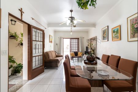 Casa à venda com 142m², 4 quartos e 3 vagasSala 