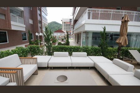 Apartamento para alugar com 66m², 2 quartos e 2 vagasÁrea comum - Piscina