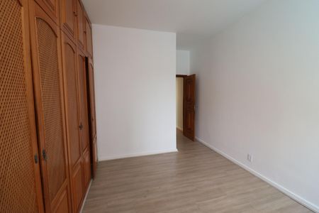 Casa à venda com 300m², 5 quartos e 4 vagasSuíte