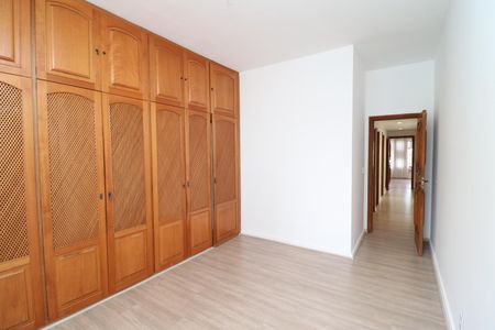 Casa à venda com 300m², 5 quartos e 4 vagasSuíte