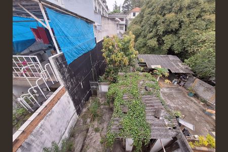 Casa à venda com 300m², 3 quartos e 2 vagasFundos