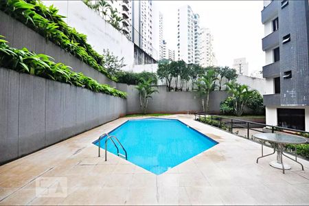 Apartamento à venda com 280m², 3 quartos e 3 vagas Apartamento à venda com 280m², 3 quartos e 3 vagasÁrea comum - Piscina