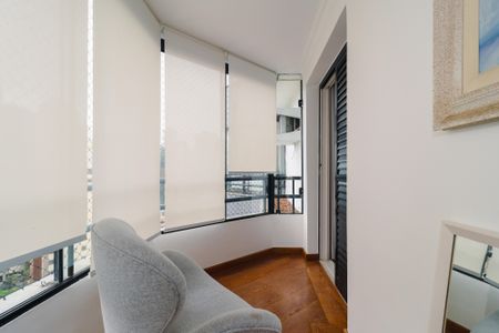 Apartamento à venda com 280m², 3 quartos e 3 vagas Apartamento à venda com 280m², 3 quartos e 3 vagasSuíte