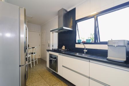 Apartamento à venda com 280m², 3 quartos e 3 vagas Apartamento à venda com 280m², 3 quartos e 3 vagasCozinha