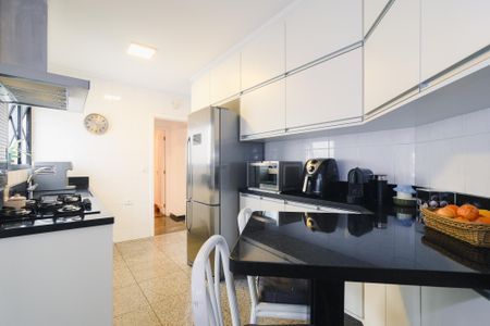Apartamento à venda com 280m², 3 quartos e 3 vagas Apartamento à venda com 280m², 3 quartos e 3 vagasCozinha