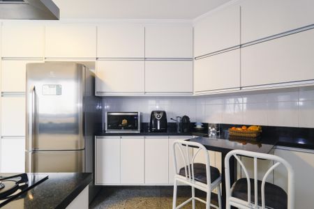 Apartamento à venda com 280m², 3 quartos e 3 vagas Apartamento à venda com 280m², 3 quartos e 3 vagasCozinha