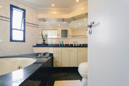 Apartamento à venda com 280m², 3 quartos e 3 vagas Apartamento à venda com 280m², 3 quartos e 3 vagasBanheiro da Suíte