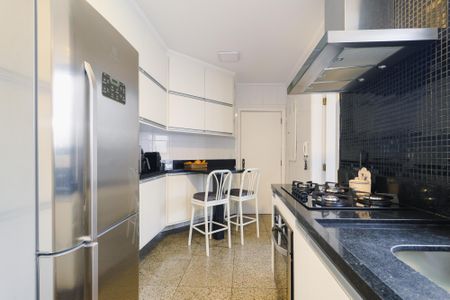 Apartamento à venda com 280m², 3 quartos e 3 vagas Apartamento à venda com 280m², 3 quartos e 3 vagasCozinha