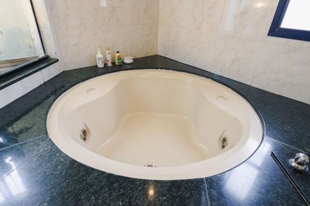 Apartamento à venda com 280m², 3 quartos e 3 vagas Apartamento à venda com 280m², 3 quartos e 3 vagasBanheiro da Suíte