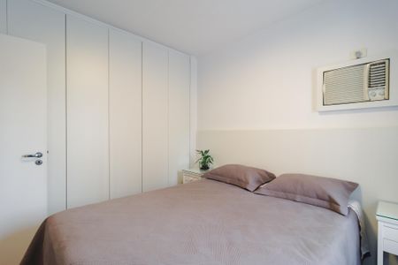 Apartamento à venda com 280m², 3 quartos e 3 vagas Apartamento à venda com 280m², 3 quartos e 3 vagasQuarto 1