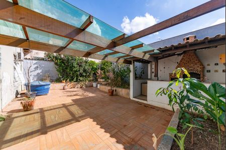 Casa à venda com 230m², 3 quartos e 5 vagas Casa à venda com 230m², 3 quartos e 5 vagasQuintal