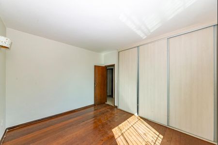 Casa à venda com 230m², 3 quartos e 5 vagas Casa à venda com 230m², 3 quartos e 5 vagasQuarto 2