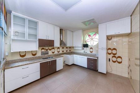 Casa à venda com 230m², 3 quartos e 5 vagas Casa à venda com 230m², 3 quartos e 5 vagasCozinha