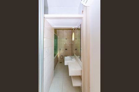 Casa à venda com 230m², 3 quartos e 5 vagas Casa à venda com 230m², 3 quartos e 5 vagasBanheiro da Suíte