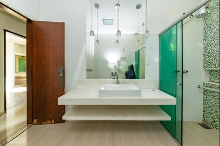 Casa à venda com 230m², 3 quartos e 5 vagas Casa à venda com 230m², 3 quartos e 5 vagasBanheiro Social